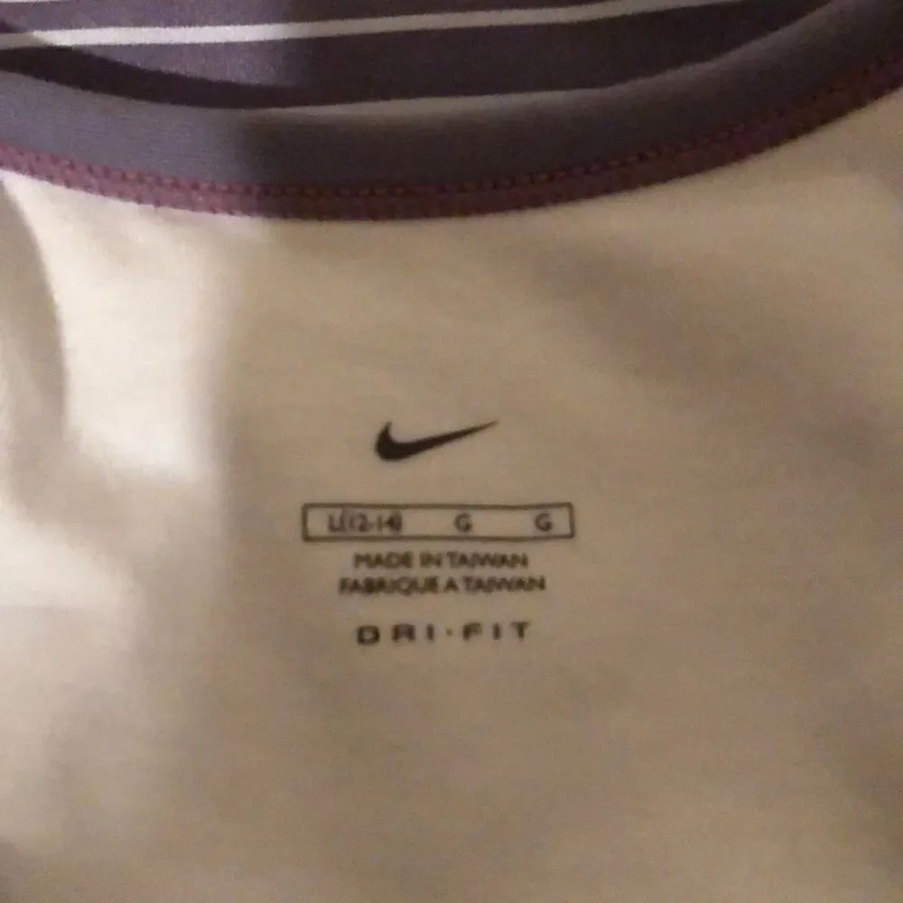 Nike Top - Picture 3 of 3